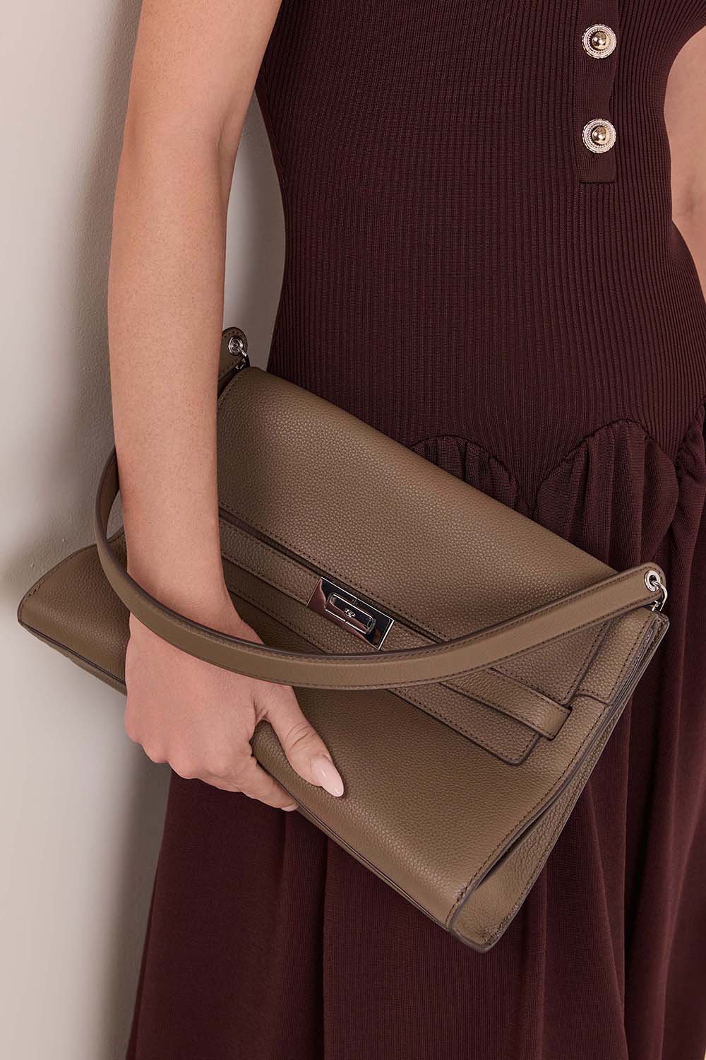 תמונת כל הלוק של תיק לי רדזיוויל לארג'